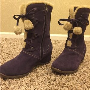 Purple suede winter boots